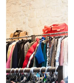 Hogyan válogatjuk a használt ruhát webáruházunkban?