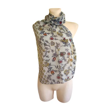 Világoskék virágmintás női sál