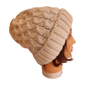 Aran Traditions fehér kötött női sapka