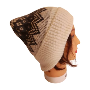 Tchibo fehér norvég mintás női sapka 