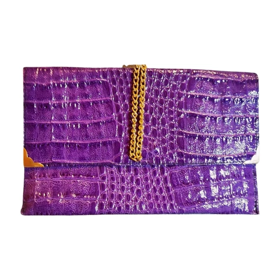 Lila bőrhatású borítéktáska