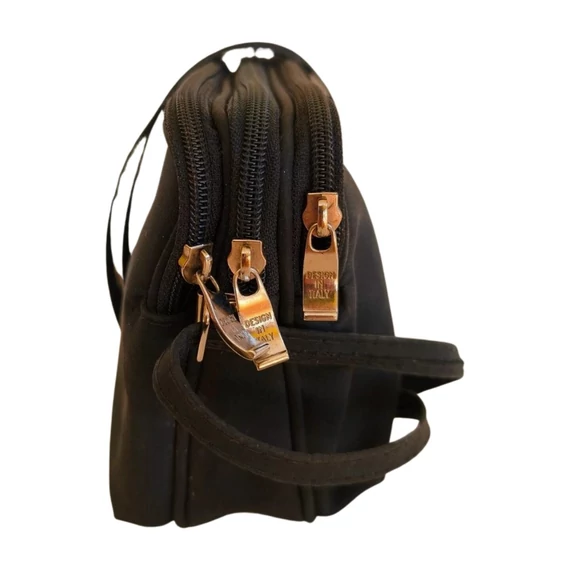 Fekete kisméretű válltáska