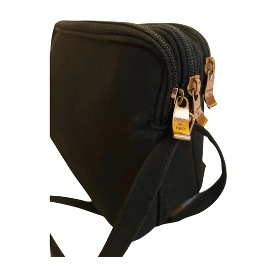 Fekete kisméretű válltáska