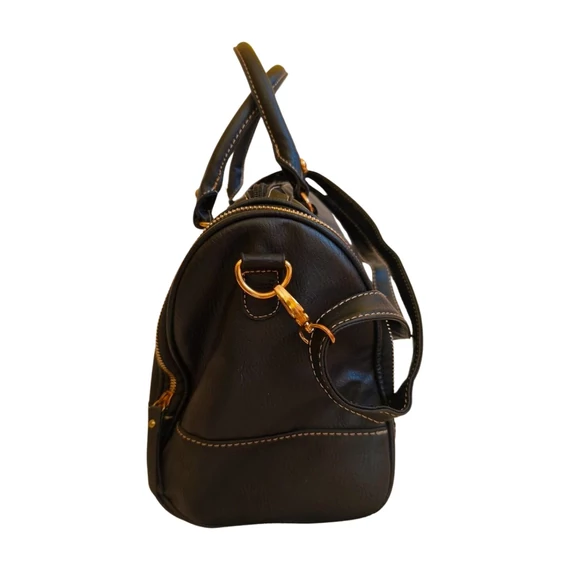 Fekete több zsebes táska