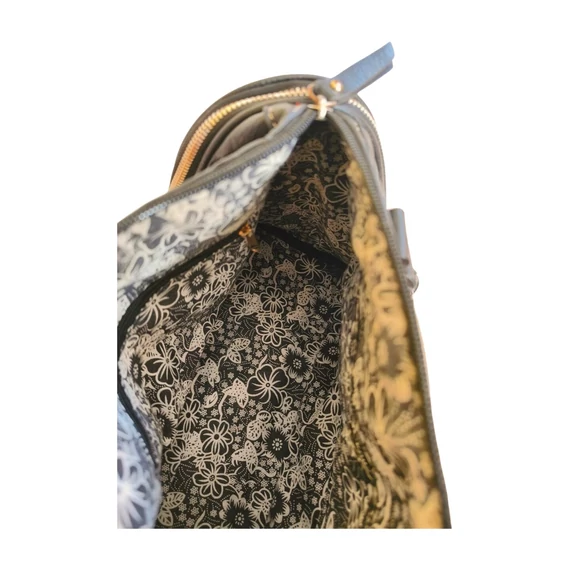 Fekete több zsebes táska