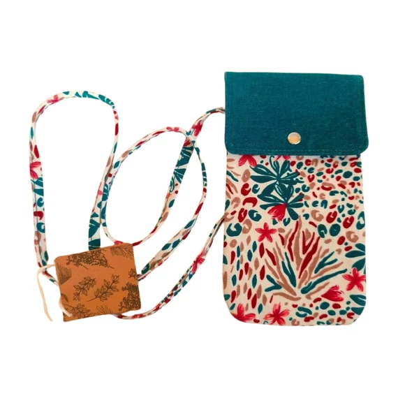 Zöld virágmintás telefontartó táska