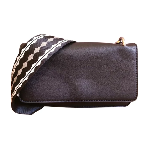 Takko fekete válltáska