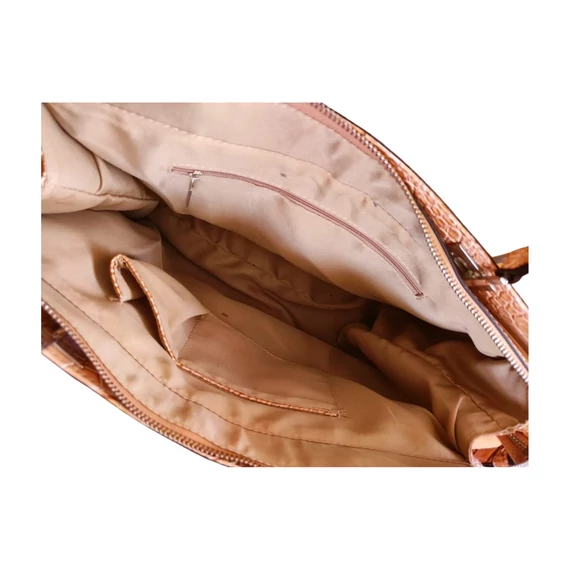 Bézs bőrhatású női táska