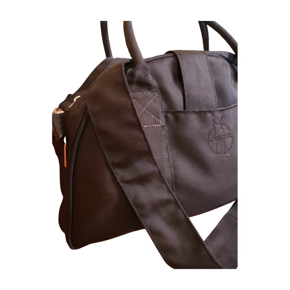 Lassig fekete nagyméretű táska