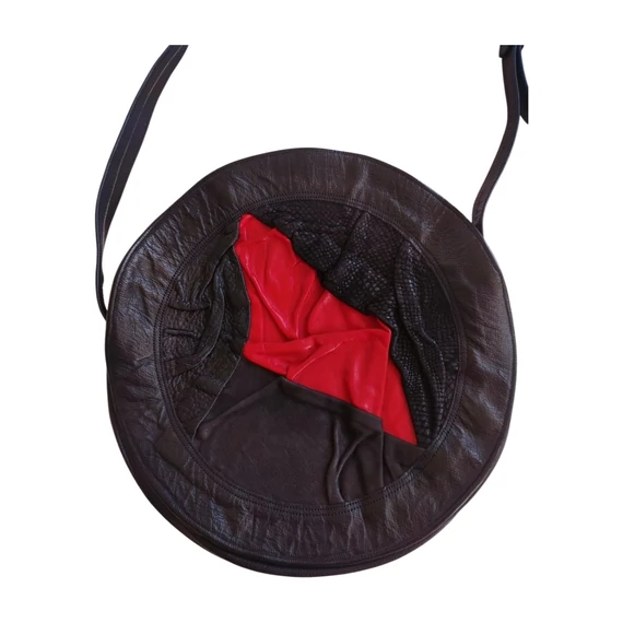 Kör alakú fekete női bőrtáska