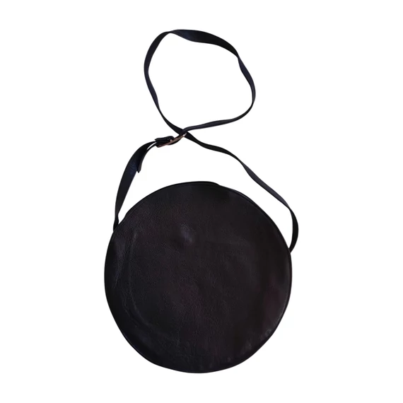 Kör alakú fekete női bőrtáska