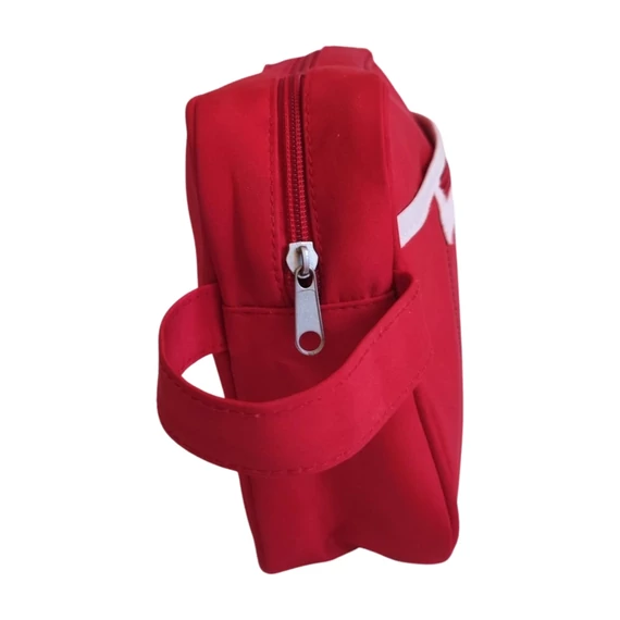 Piros színű neszesszer