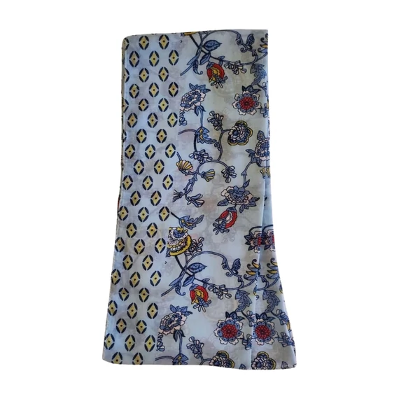 Világoskék virágmintás női sál