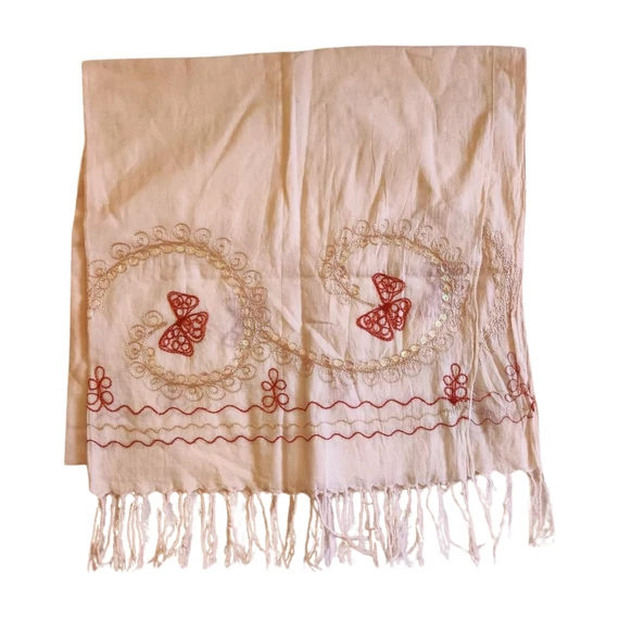 Tört fehér flitteres női kendő