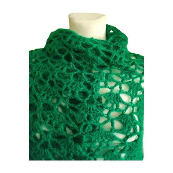 Zöld horgolt női kendő