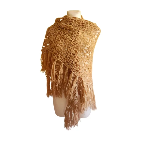 Bézs színű horgolt női kendő