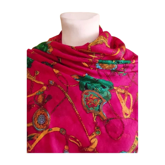 Rózsaszín mintás női kendő