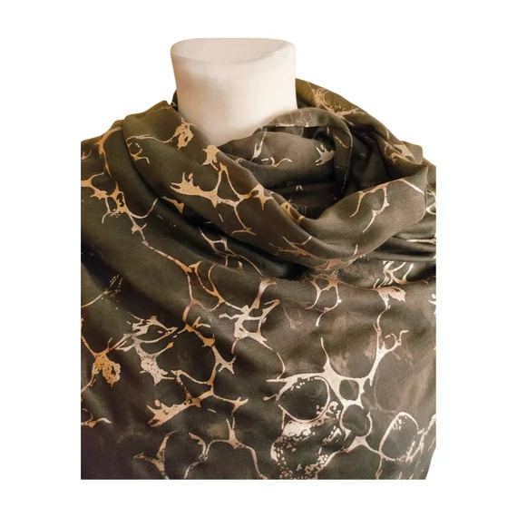 Szürke arany mintás női kendő