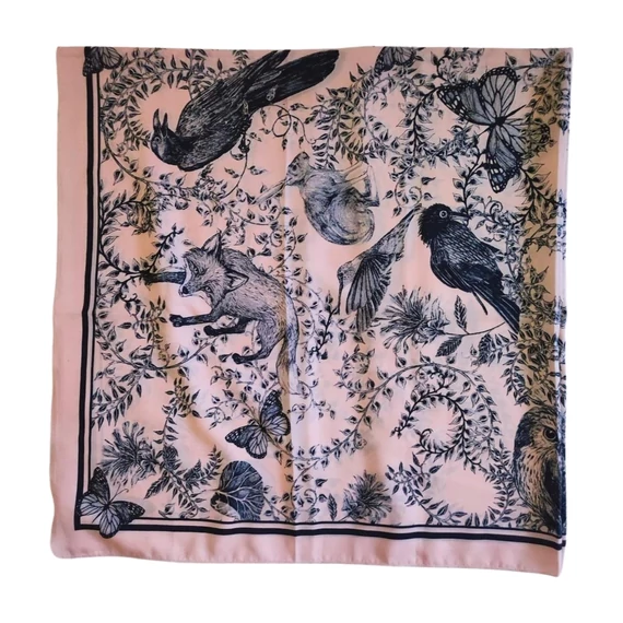 Rózsaszín erdei állatmintás női kendő