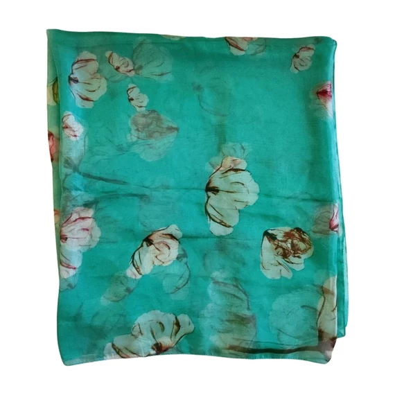 Zöld virágmintás női kendő