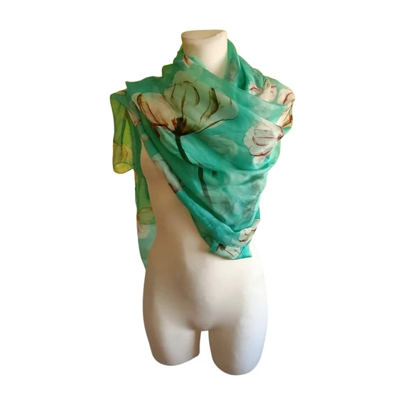 Zöld virágmintás női kendő