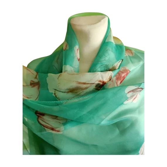 Zöld virágmintás női kendő