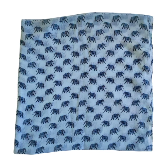 Kék elefánt mintás női kendő
