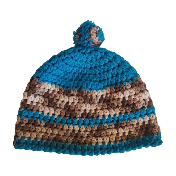 Kék és szürke kötött női sapka