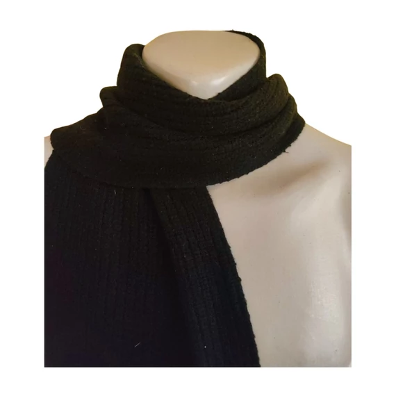 Fekete bordázott kötött férfi sál