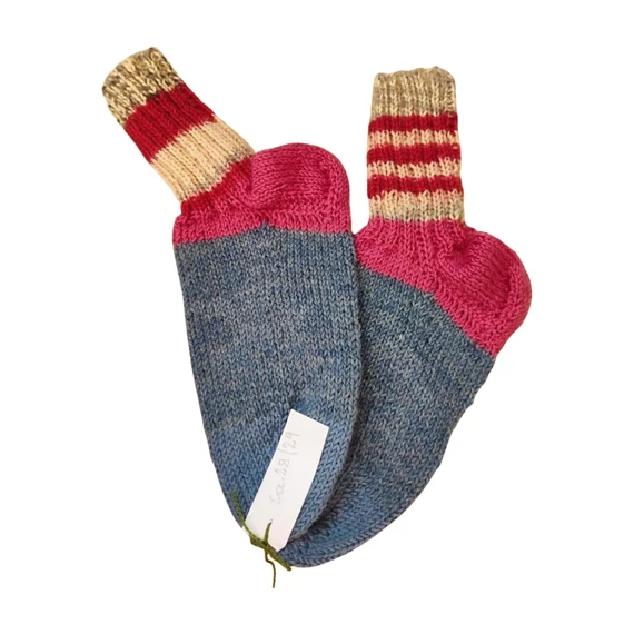 Szürke és rózsaszín kézzel kötött lány vastagzokni