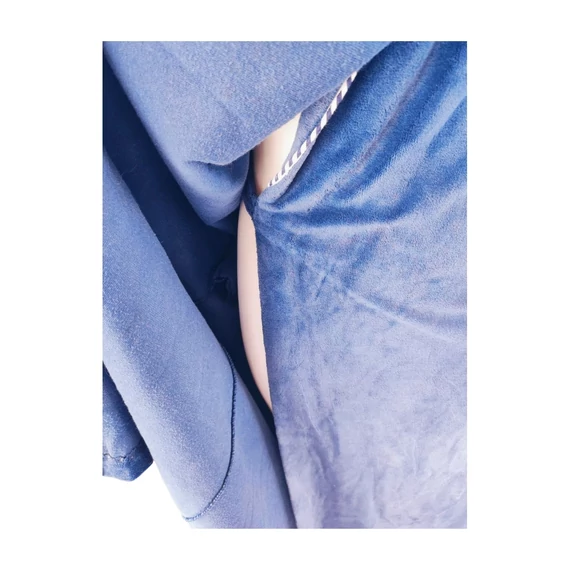 Sötétkék plüss otthonka