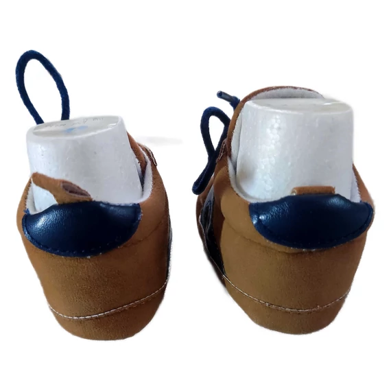 Barna sportos puha talpú babacipő (méret: 18)