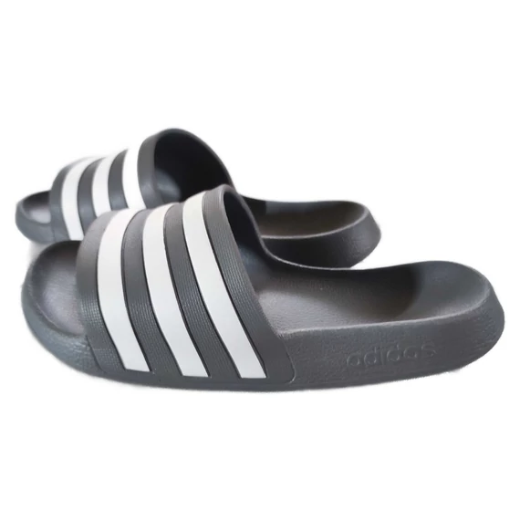 Adidas papucs szürke színben