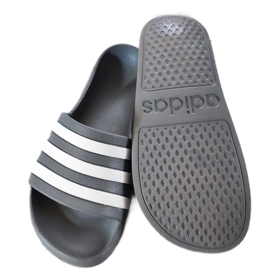 Adidas papucs szürke színben (méret:  31)