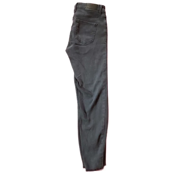 Fishbone fekete szaggatott női farmer (méret: 29/S)