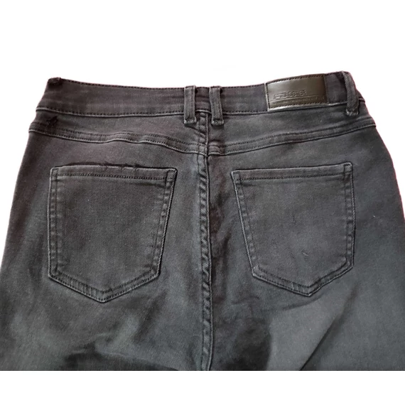 Fishbone fekete szaggatott női farmer (méret: 29/S)